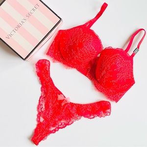 34DD MEDIUM Victoria’s Secret red bra set